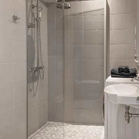 Apartment Grand Residents *