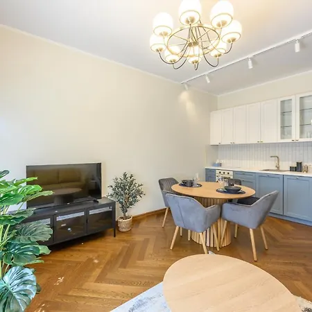 Grand Residents Apartment *