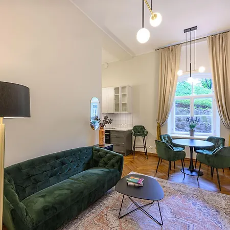 Apartment Grand Residents *
