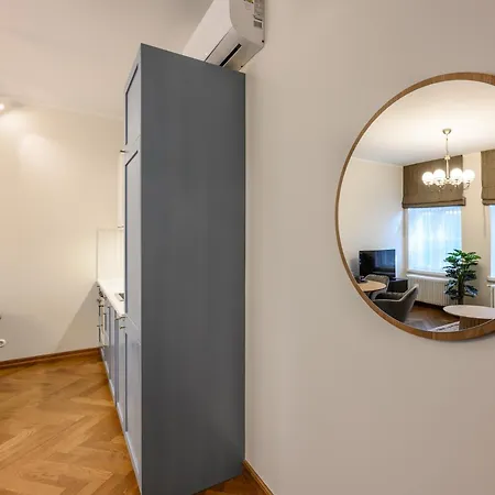 Grand Residents Apartment *