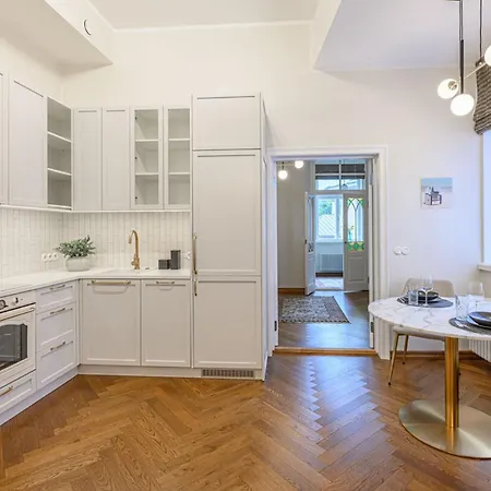Apartment Grand Residents