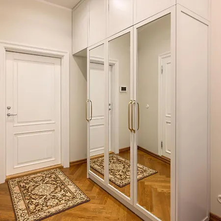 Apartment Grand Residents *