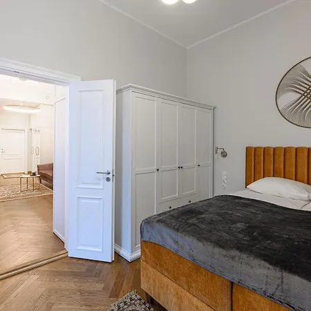 Grand Residents Apartment *